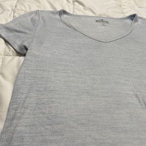Hollister Must Have Collection Super Soft Lavender V-neck Tee, Size Small
